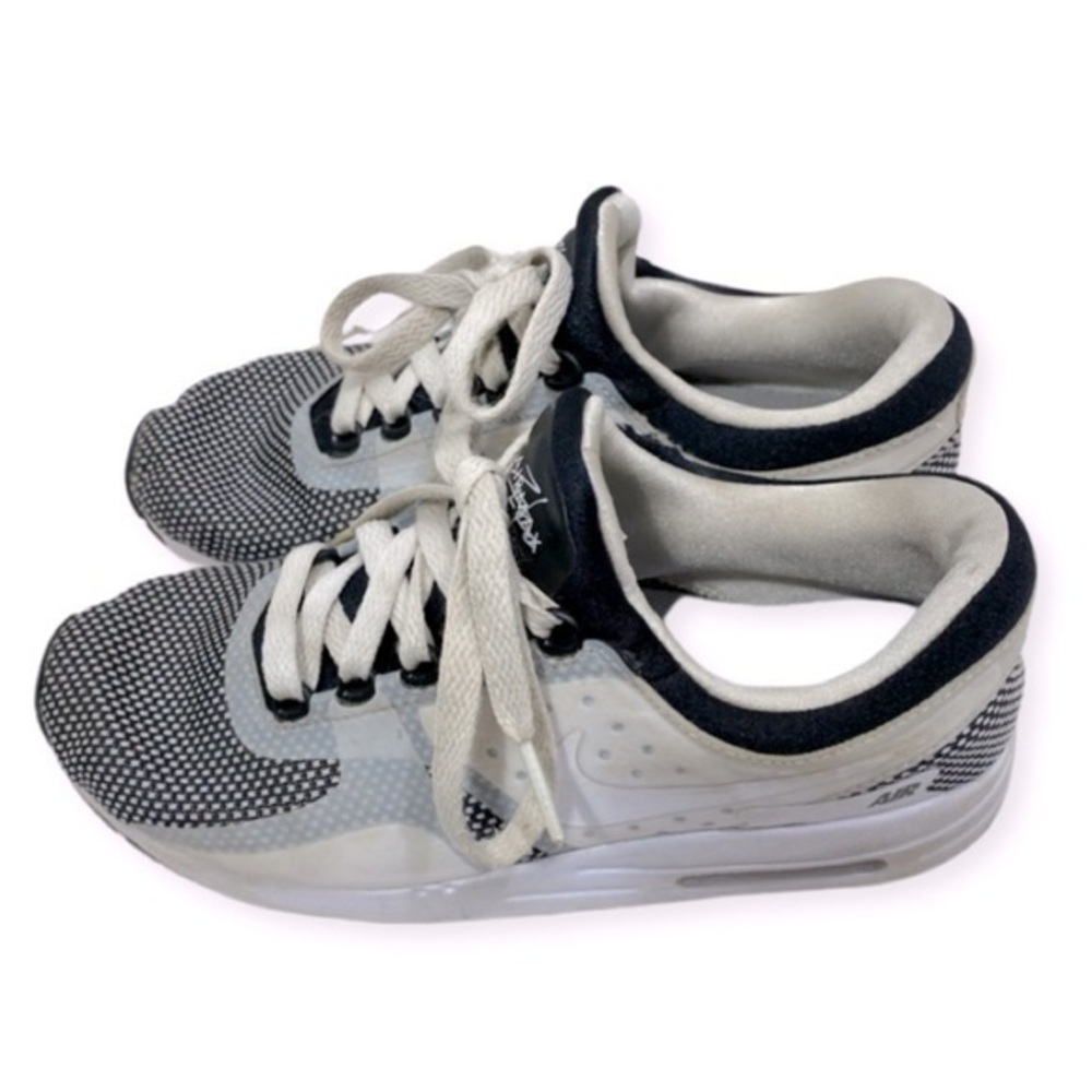 Nike Air Max Zero Essential kid sneaker 
Size 5Y